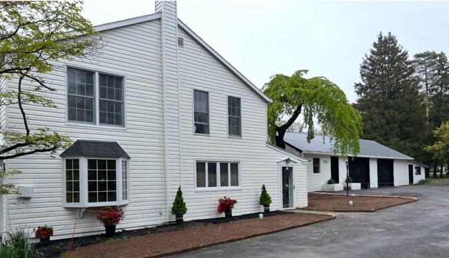 Photo - Beautiful Landale 4 Bedroom Single with 2 car garage for rent $3,650/month