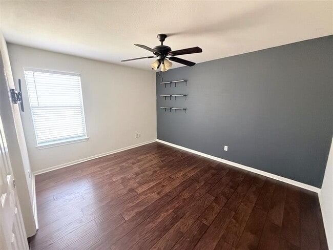 Photo - 428 River Crossing Trail