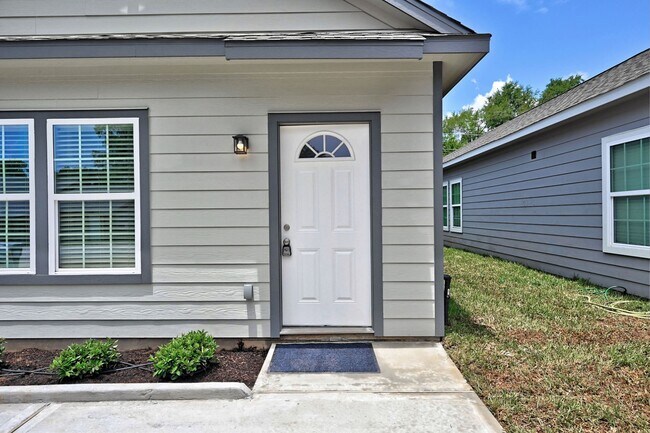 Photo - 11913 Nelwood St