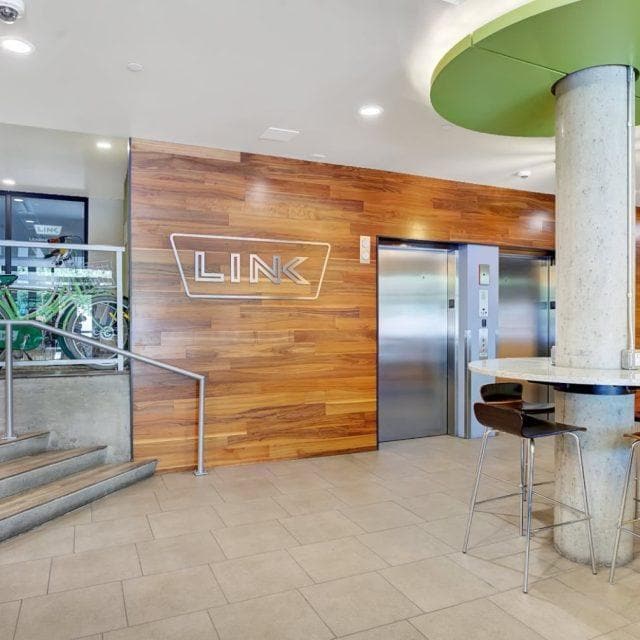 Building Photo - Link