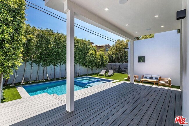 1948 S Point View St