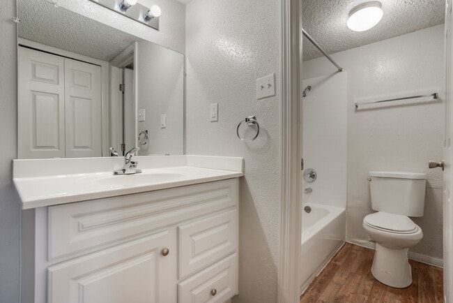 Photo - Woodland Apts San Antonio