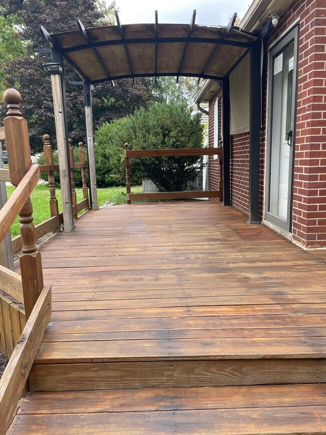 Photo - 506 Maple Ridge