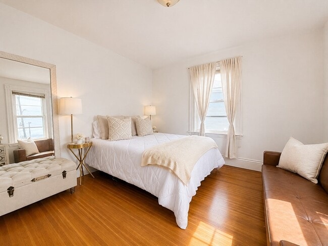 Building Photo - 60 Bayswater St Unit 2