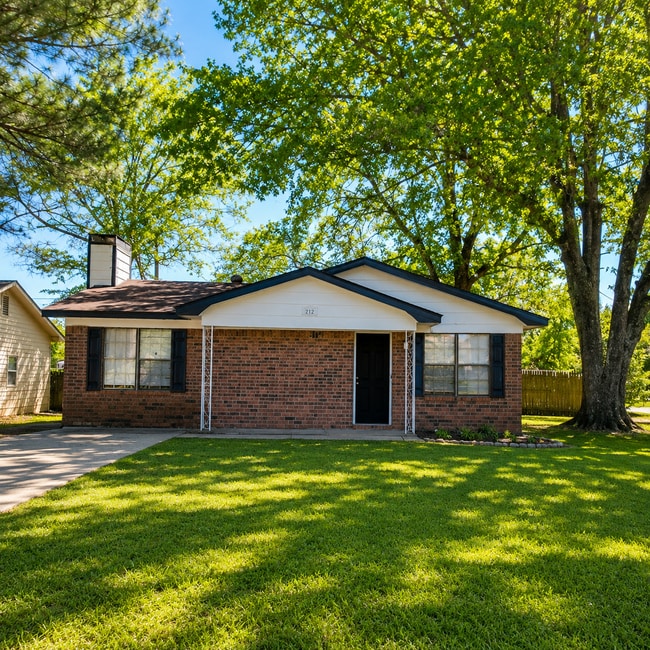 Building Photo - 212 Wright Cove