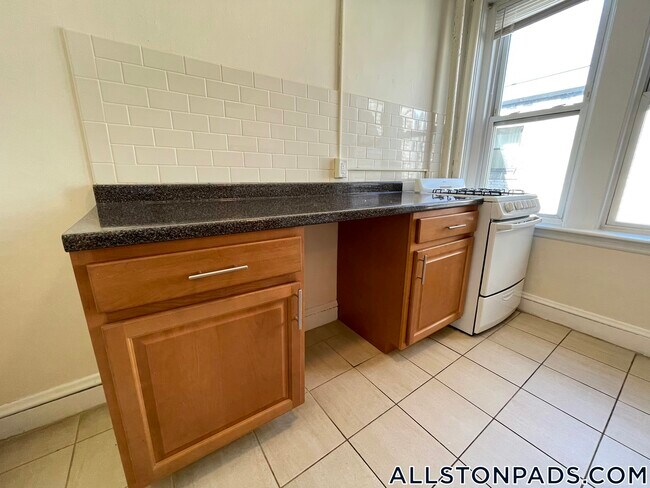 Building Photo - 5 Barrows St