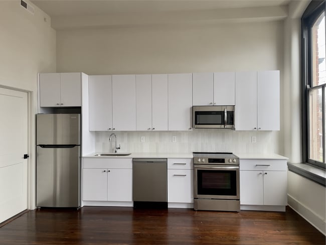 Building Photo - Historic Modern Apartment Unit 401