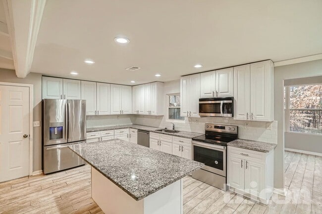 Photo - 635 Garden Grove Dr NW