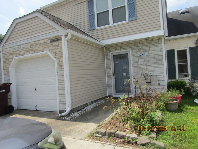 Woodbriar - Woodbriar Townhome