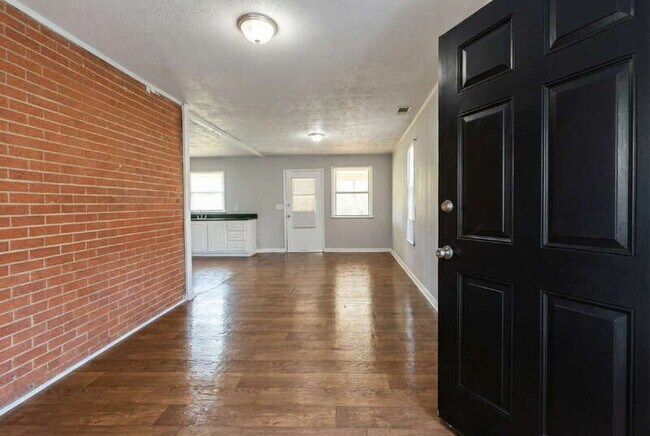 Photo - 1917 Watkins Dr