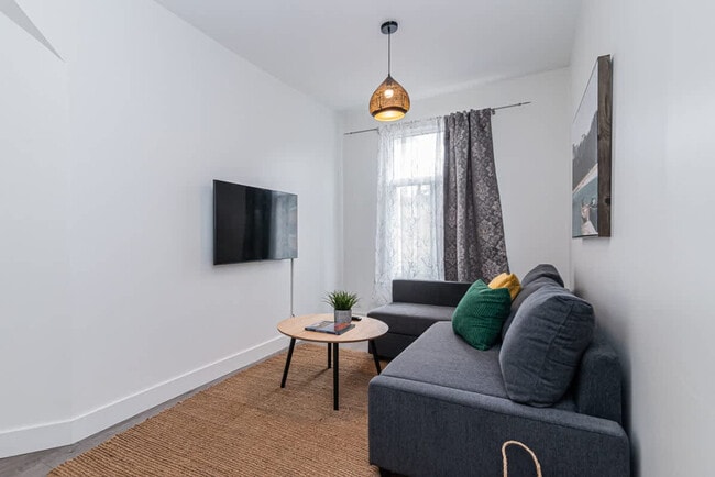 Photo - 4010 Rue Hochelaga Unit SI FL2-ID1543110P
