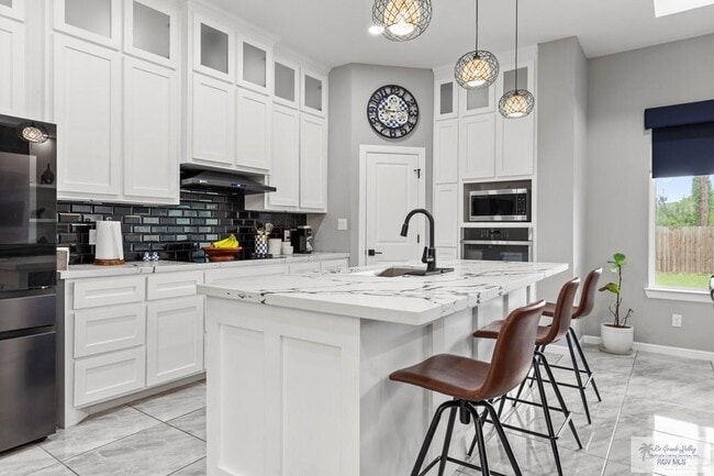 Photo - 29 N Queen Palm