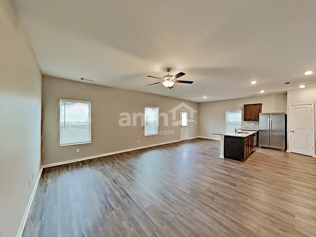 Photo - 4875 Bridle Path