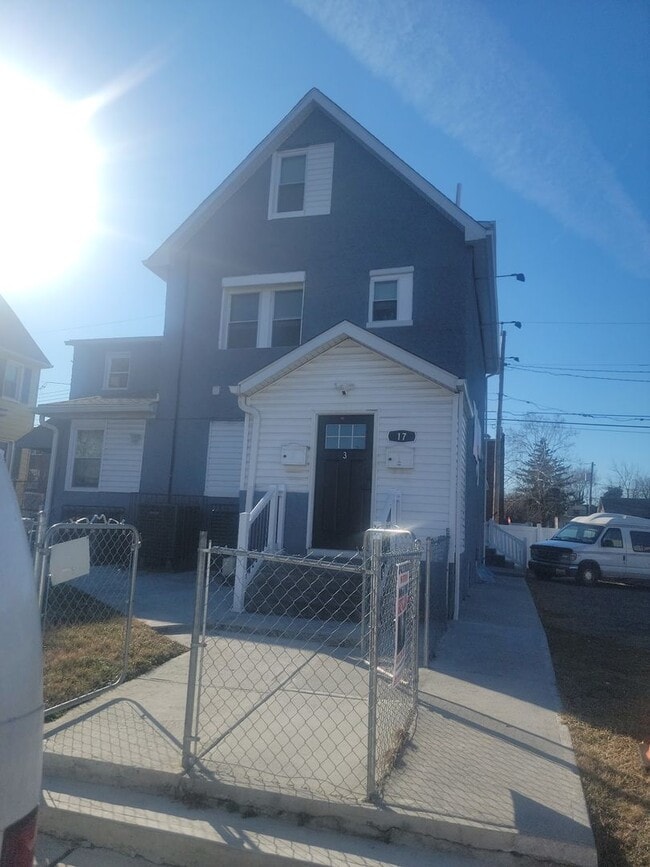 Building Photo - 17 W Talbott St Unit 1G Available $550 1G