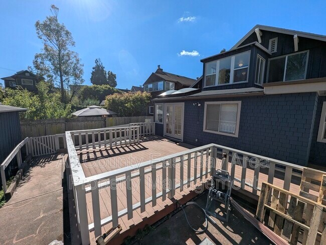 Photo - 1529 Josephine St