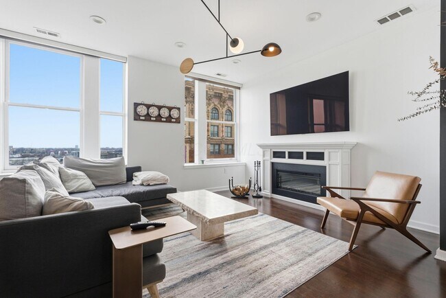 Photo - 145 N High St Unidad 1001