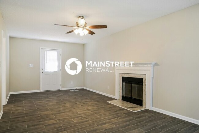 Photo - 3 Bedroom Pet-Friendly Home in Clayton, NC with Main Street Renewal