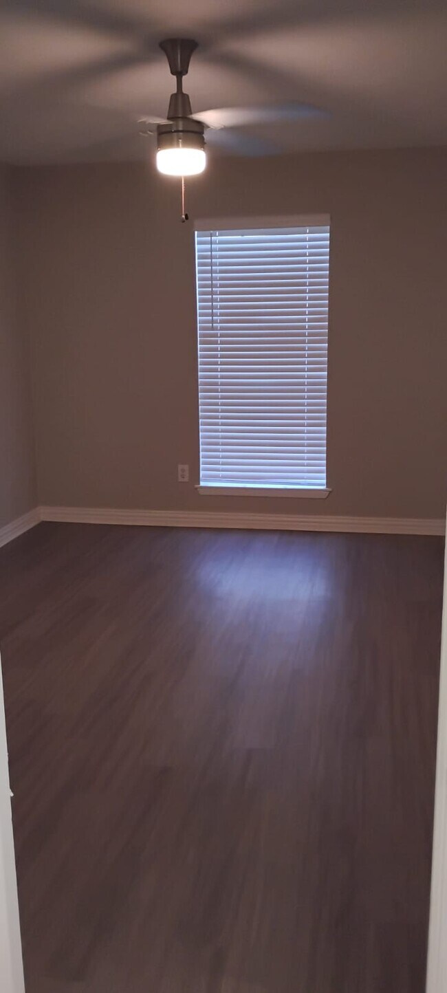 Photo - 8601 Broadway