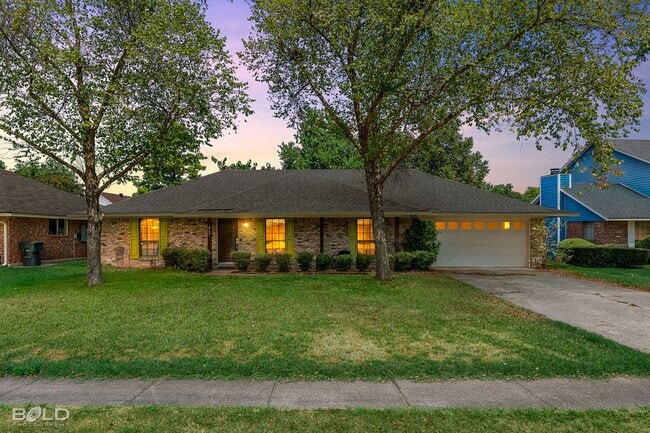 Building Photo - 427 Mayfair Dr