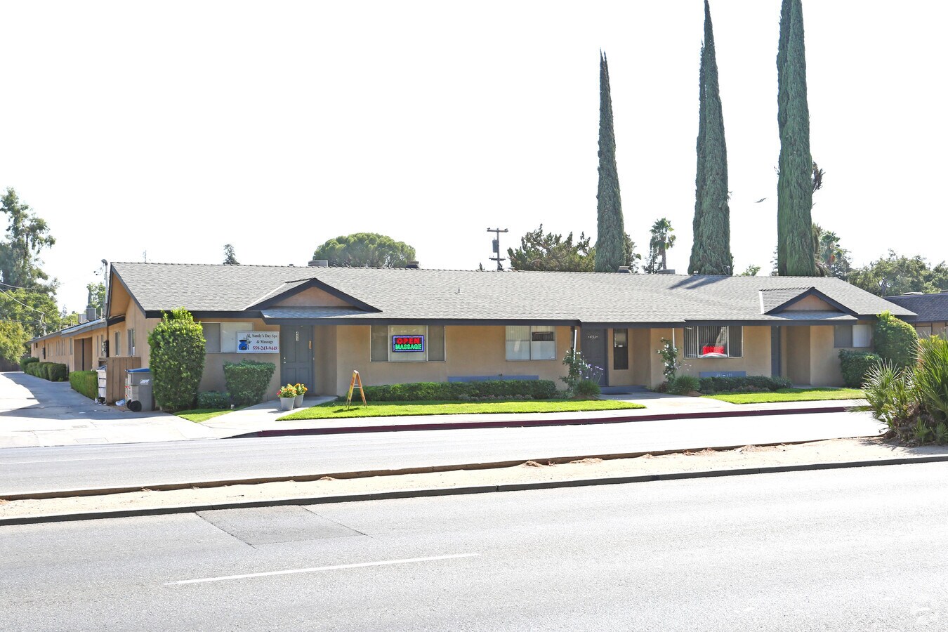 Photo - 451-475 W Shaw Ave