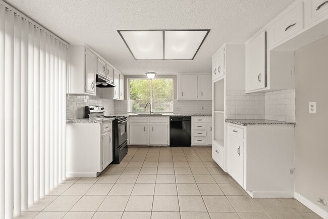 Building Photo - 15911 Mill Point Dr