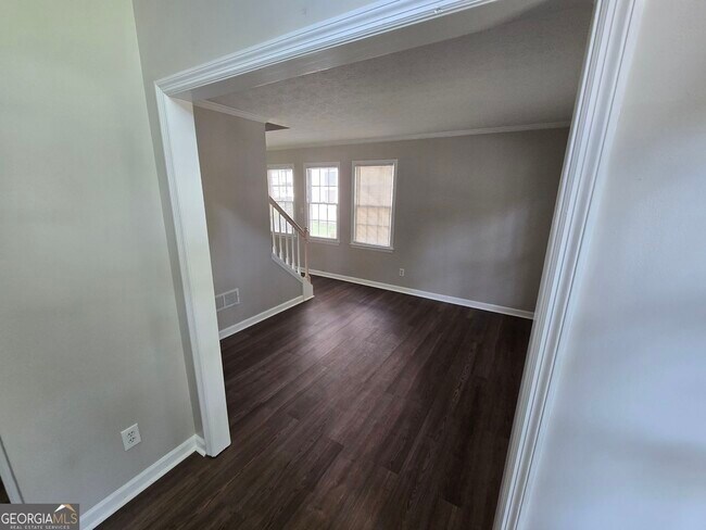 Photo - 724 Jamie Way NE