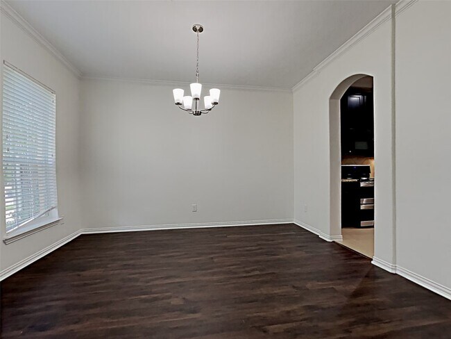 Photo - 2213 Oak Cir Dr N