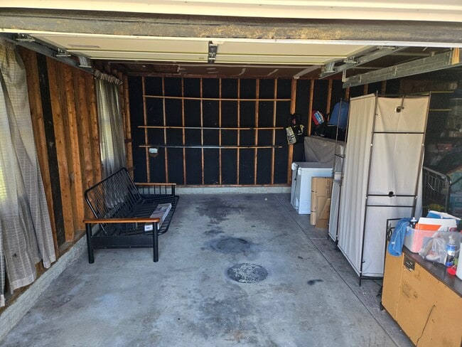 1 car garage - 5645 Chatford Dr