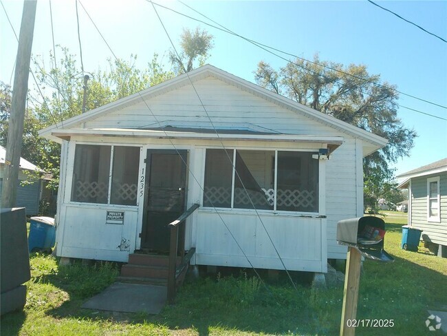 Building Photo - 1235 Laurel St Rental