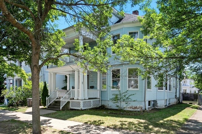 Building Photo - 212 Maple St