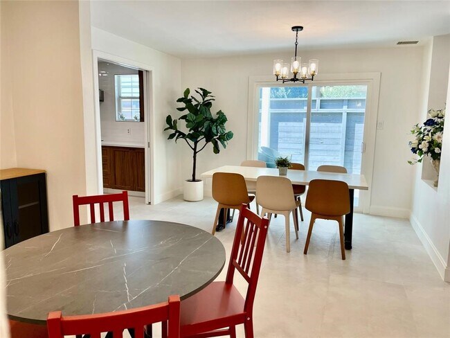 Photo - 1635 Chippendale Rd