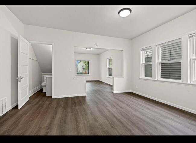 93 Harrison Pl