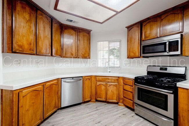 Photo - 3 Bedroom/2 Bath Home in San Lauren - $2150 per month!