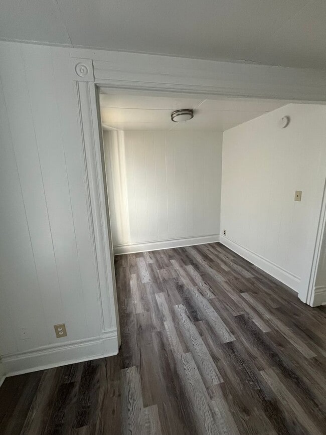 Photo - 2922 Bank St Apartment Unit 2