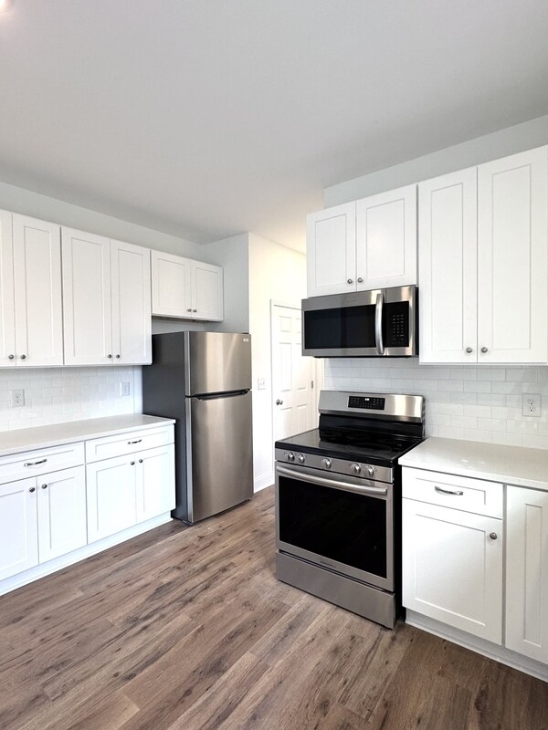 Photo - 427 Lakeland St