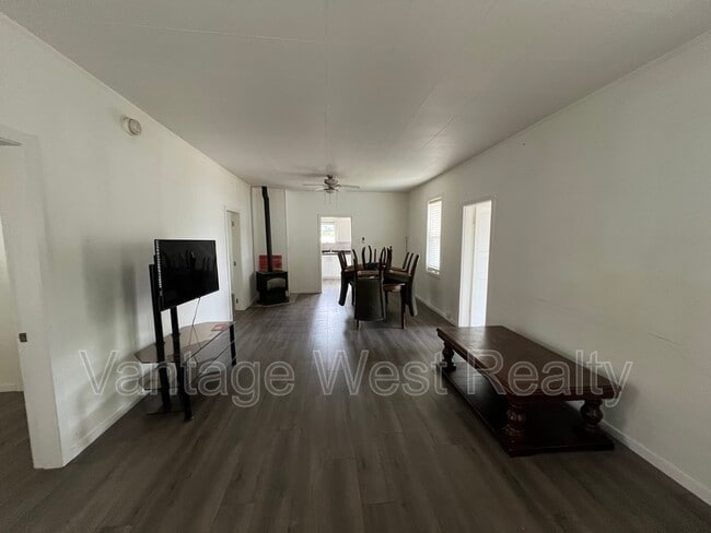 175 Eckhardt Ave W