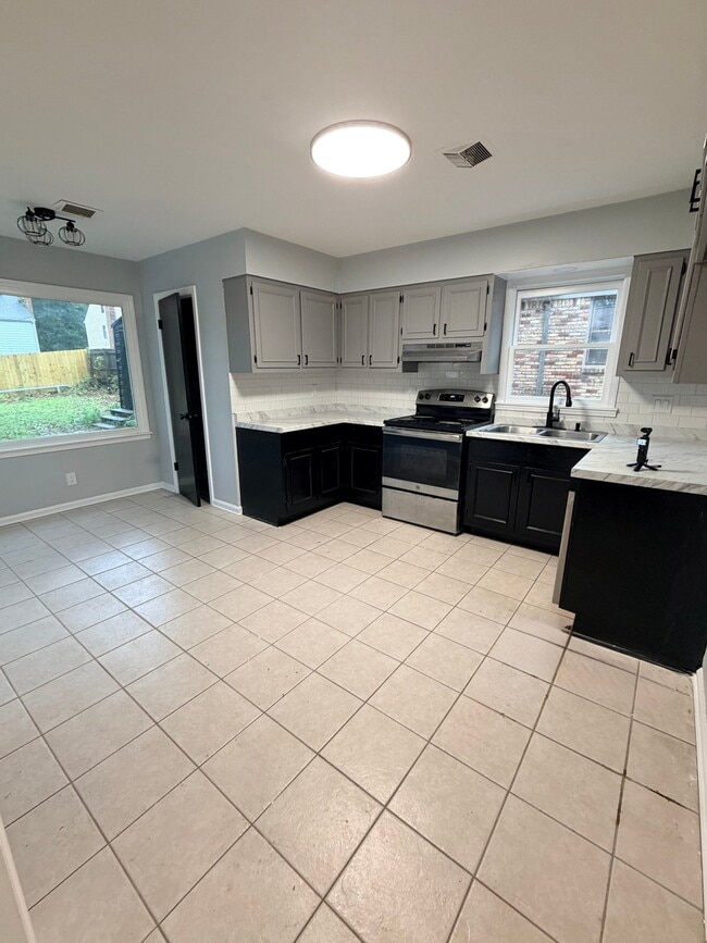 Photo - 2311 Lovitt Dr