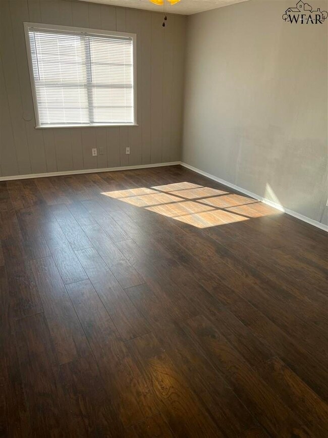 Photo - 1118 Ireland St