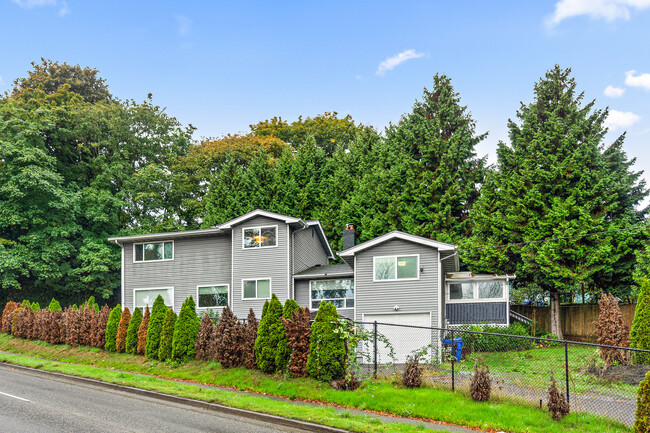 Building Photo - 9234 3rd Ave SW Rental