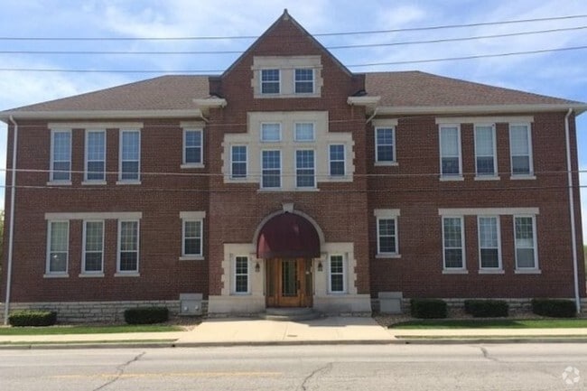 Building Exterior - 1107 W Main St Unit 8 Rental