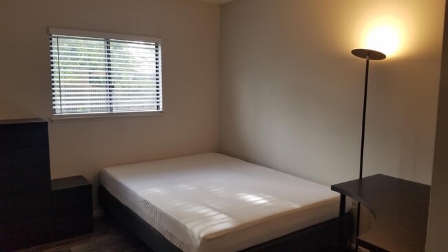 Building Photo - 4983 Wood Brook Ct Unit 2