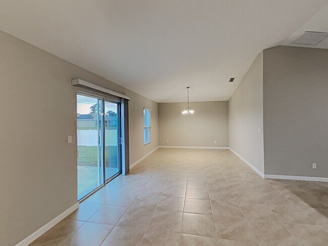 Photo - 365 SW Ridgecrest Dr