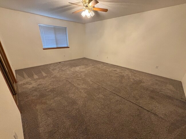 Photo - 935 NW Cooke Ave