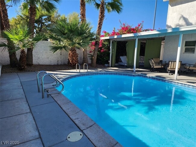 Building Photo - 2419 E Vegas Valley Dr