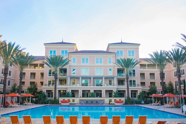 Villas Fashion Island Apartments