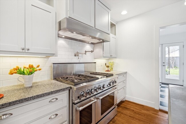 Building Photo - 2108 Branard St Rental