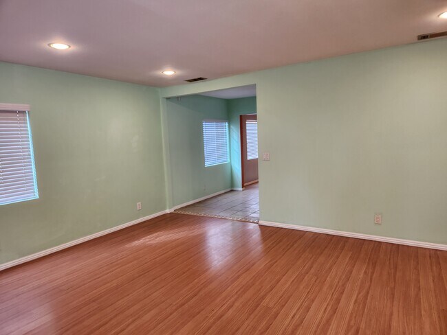 Photo - 15149 Domino St