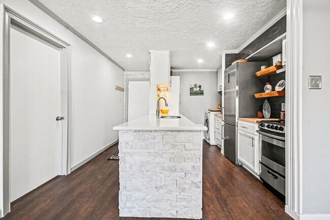 Photo - 307 Yacht Club Ln Unidad 307