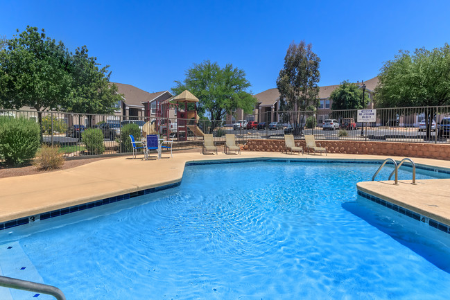 Suncrest Sierra Vista - Suncrest Sierra Vista Apartments