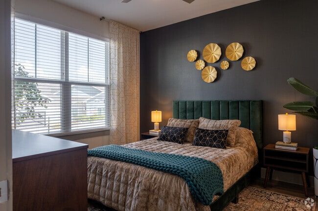 1BR, 1BA - 641SF - Bedroom